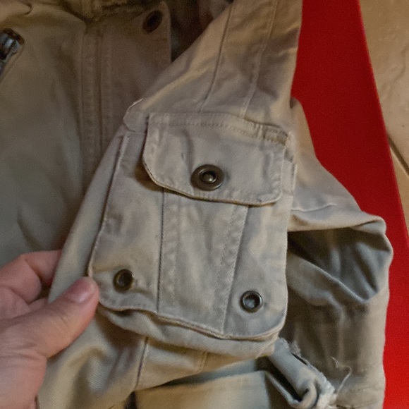 Kaki jacket very unique says Large more of a Medium size - Picture 4 of 7